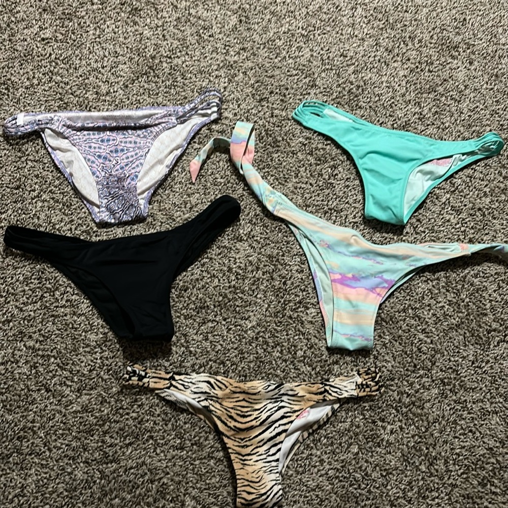 👙Victoria’s Secret Lot of 5 Cheeky Bikini bottoms